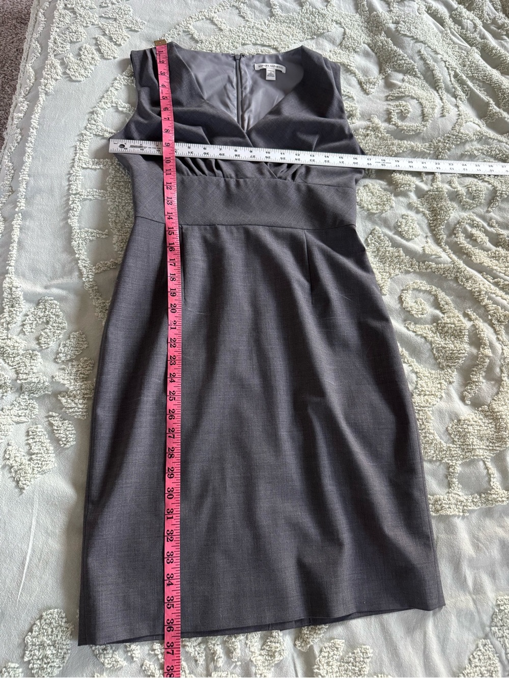 Banana Republic Size 2 Gray Wool Stretch Sheath Dress V-Neck Career Work - Picture 10 of 10